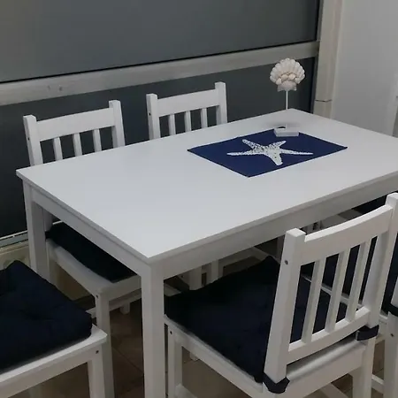 Blue Point Apartment *