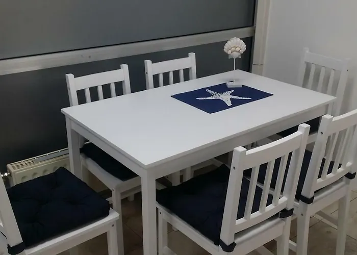 Blue Point Apartment *